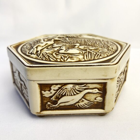 Avon 1980 Ceramic Trinket Box Handcrafted in Brazil Duck Relief Nature Scene - Picture 3 of 10